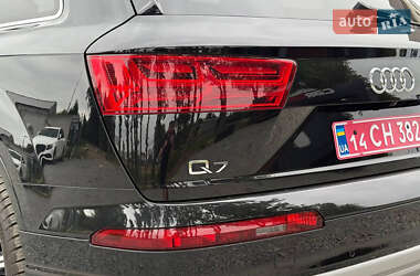 Позашляховик / Кросовер Audi Q7 2017 в 
