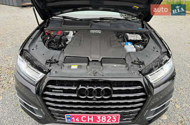 Позашляховик / Кросовер Audi Q7 2017 в 