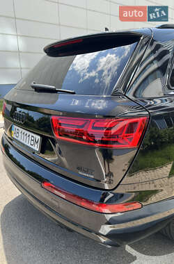 Позашляховик / Кросовер Audi Q7 2017 в 