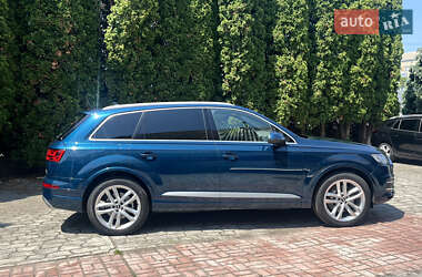 Позашляховик / Кросовер Audi Q7 2018 в 