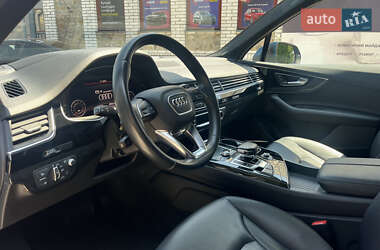 Позашляховик / Кросовер Audi Q7 2018 в 
