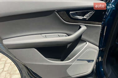 Позашляховик / Кросовер Audi Q7 2018 в 