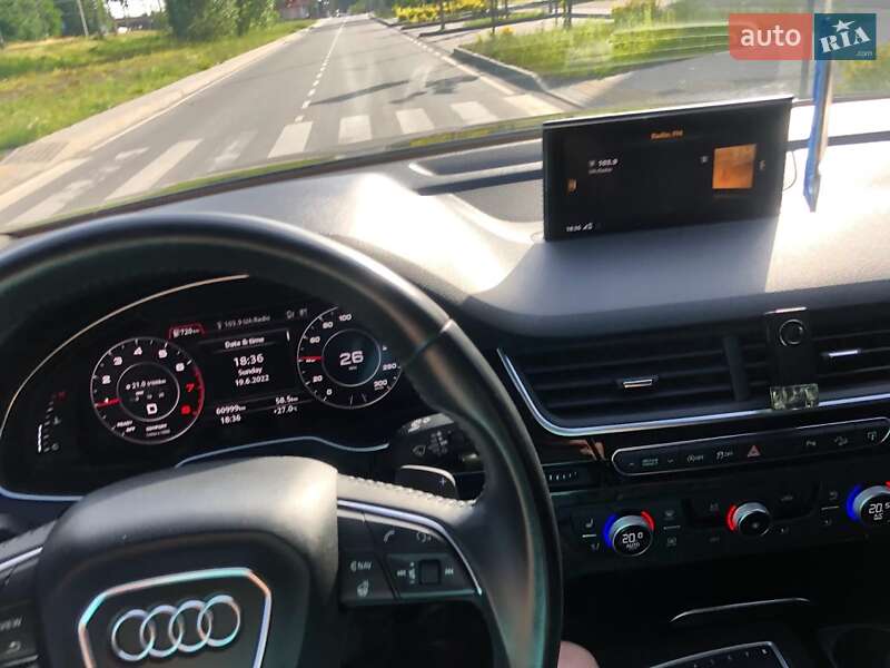 Позашляховик / Кросовер Audi Q7 2017 в Сумах