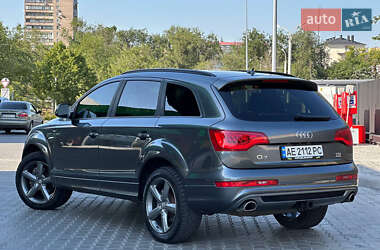 Позашляховик / Кросовер Audi Q7 2015 в 