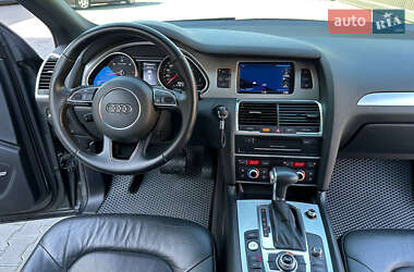 Позашляховик / Кросовер Audi Q7 2015 в 