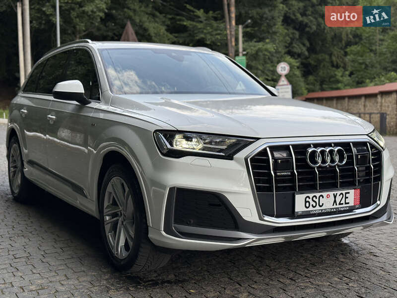Позашляховик / Кросовер Audi Q7 2022 в 