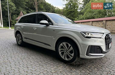 Позашляховик / Кросовер Audi Q7 2022 в 