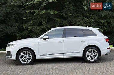 Позашляховик / Кросовер Audi Q7 2022 в 
