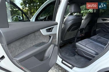 Позашляховик / Кросовер Audi Q7 2022 в 
