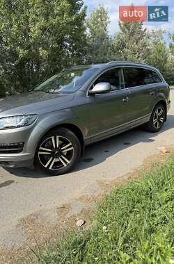 Позашляховик / Кросовер Audi Q7 2015 в 