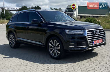 Позашляховик / Кросовер Audi Q7 2018 в 