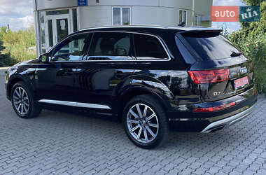 Позашляховик / Кросовер Audi Q7 2018 в 