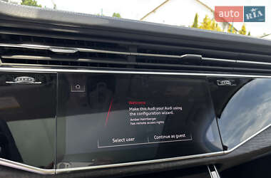 Позашляховик / Кросовер Audi Q7 2025 в 