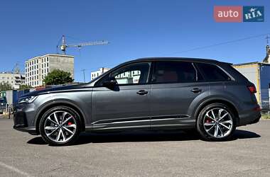 Позашляховик / Кросовер Audi Q7 2021 в 