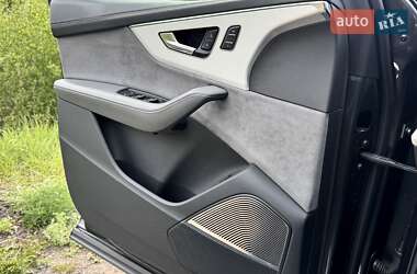 Позашляховик / Кросовер Audi Q7 2021 в 