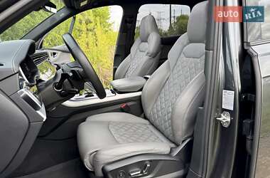 Позашляховик / Кросовер Audi Q7 2021 в 