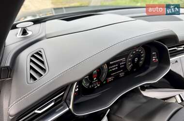 Позашляховик / Кросовер Audi Q7 2021 в 