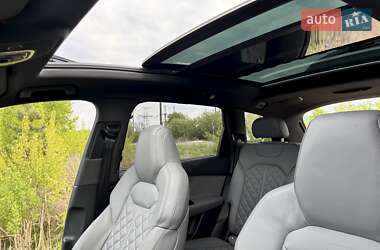 Позашляховик / Кросовер Audi Q7 2021 в 