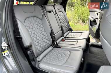 Позашляховик / Кросовер Audi Q7 2021 в 