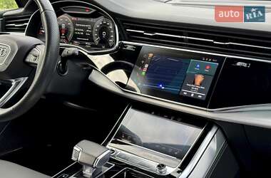 Позашляховик / Кросовер Audi Q7 2021 в 