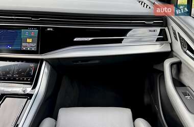 Позашляховик / Кросовер Audi Q7 2021 в 