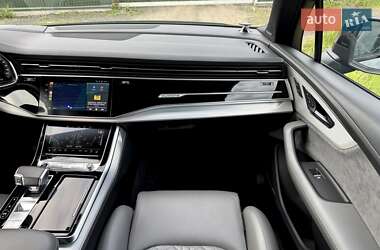 Позашляховик / Кросовер Audi Q7 2021 в 