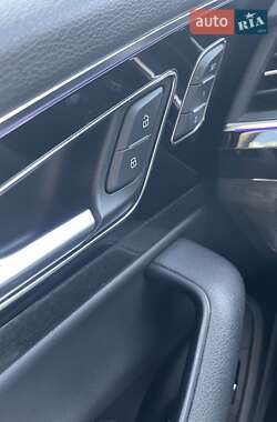 Позашляховик / Кросовер Audi Q7 2017 в 