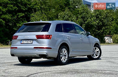 Позашляховик / Кросовер Audi Q7 2018 в 
