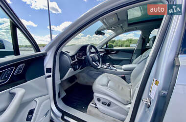 Позашляховик / Кросовер Audi Q7 2018 в 