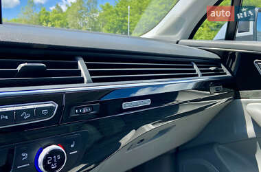 Позашляховик / Кросовер Audi Q7 2018 в 