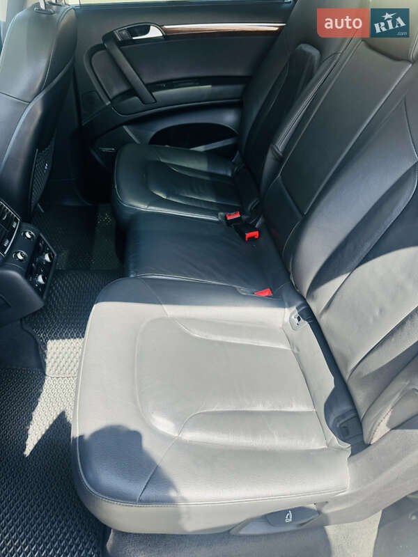 Позашляховик / Кросовер Audi Q7 2012 в Чернівцях