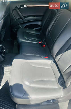 Позашляховик / Кросовер Audi Q7 2012 в 