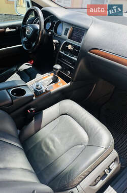 Позашляховик / Кросовер Audi Q7 2012 в 