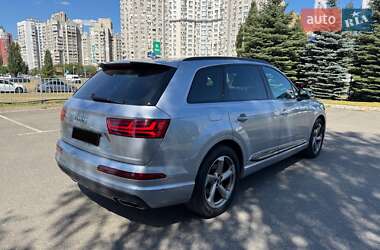 Позашляховик / Кросовер Audi Q7 2018 в 