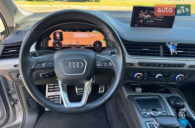 Позашляховик / Кросовер Audi Q7 2018 в 