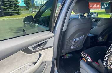 Позашляховик / Кросовер Audi Q7 2018 в 