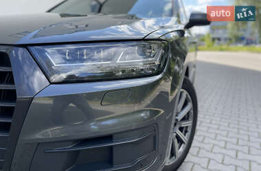 Позашляховик / Кросовер Audi Q7 2017 в 