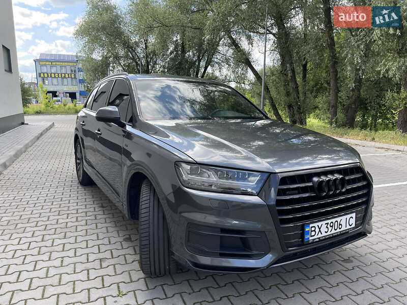 Внедорожник / Кроссовер Audi Q7 2017 в Хмельницком