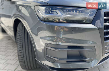 Позашляховик / Кросовер Audi Q7 2017 в 