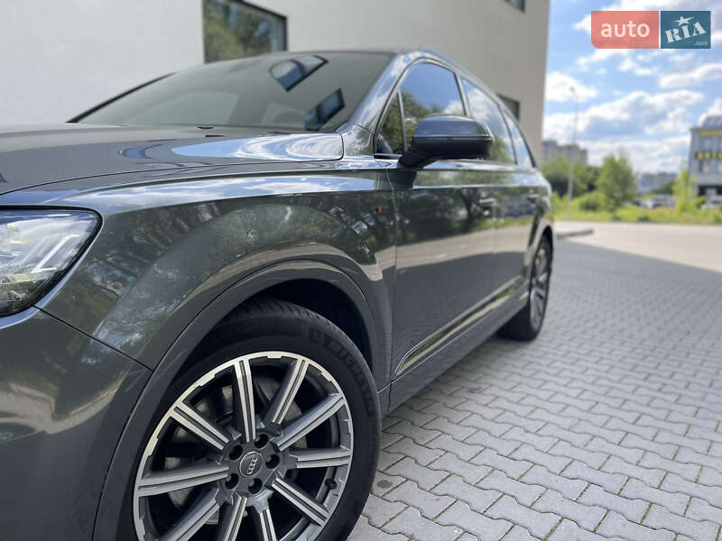 Внедорожник / Кроссовер Audi Q7 2017 в Хмельницком