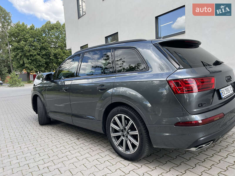 Внедорожник / Кроссовер Audi Q7 2017 в Хмельницком