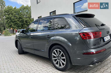 Позашляховик / Кросовер Audi Q7 2017 в 