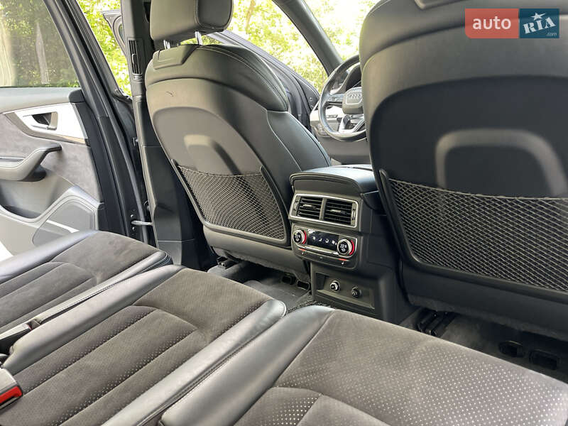 Внедорожник / Кроссовер Audi Q7 2017 в Хмельницком