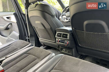 Позашляховик / Кросовер Audi Q7 2017 в 