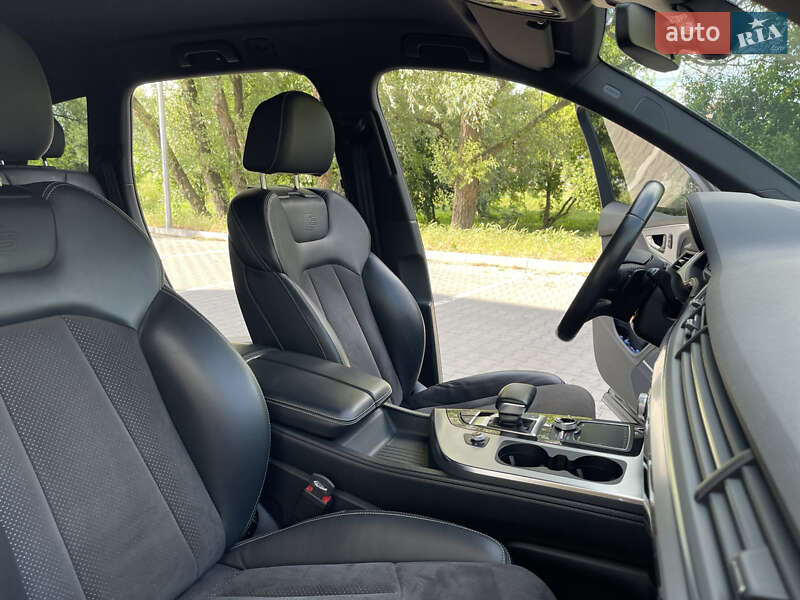 Внедорожник / Кроссовер Audi Q7 2017 в Хмельницком