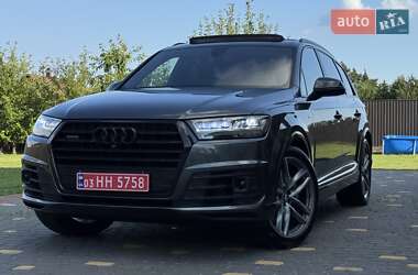 Позашляховик / Кросовер Audi Q7 2018 в 
