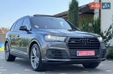 Позашляховик / Кросовер Audi Q7 2018 в 