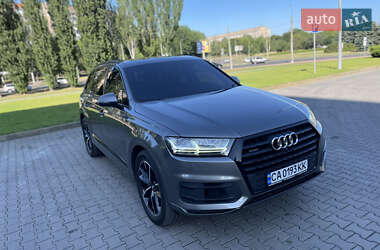 Внедорожник / Кроссовер Audi Q7 2016 в 