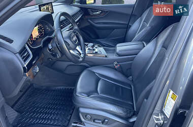Внедорожник / Кроссовер Audi Q7 2016 в 