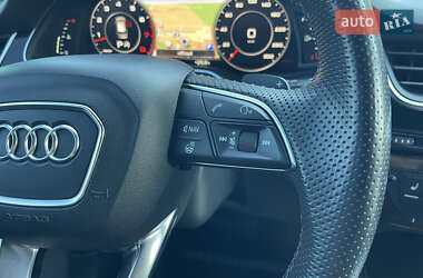 Внедорожник / Кроссовер Audi Q7 2016 в 